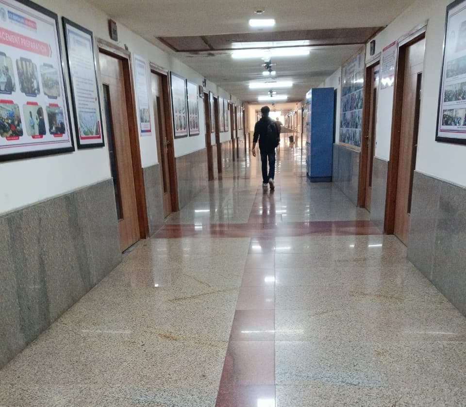 K.R. Mangalam University Gurugram Academic Building photo 28